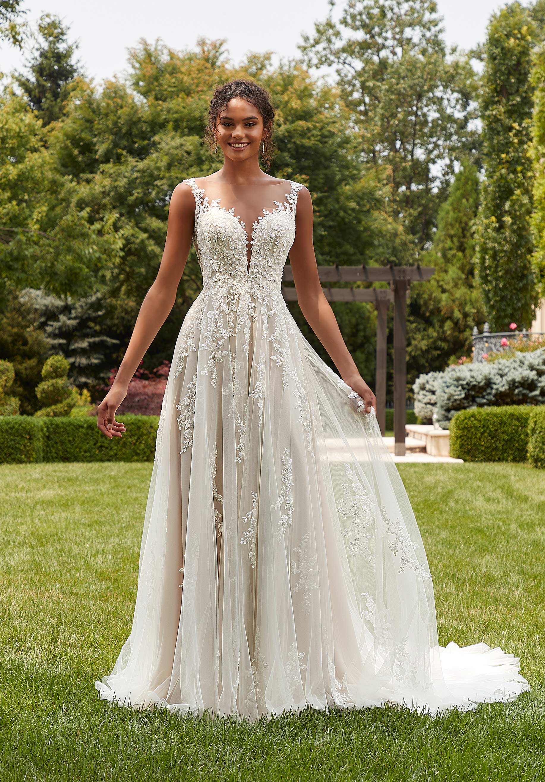 Indoor and outdoor spring wedding dress ideas